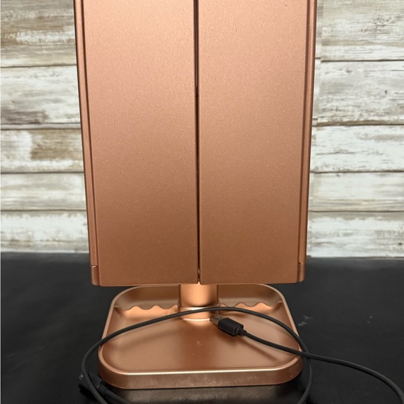 Tri-Fold LED Makeup Mirror with Touch Control - Rose Gold - Picture 3 of 5